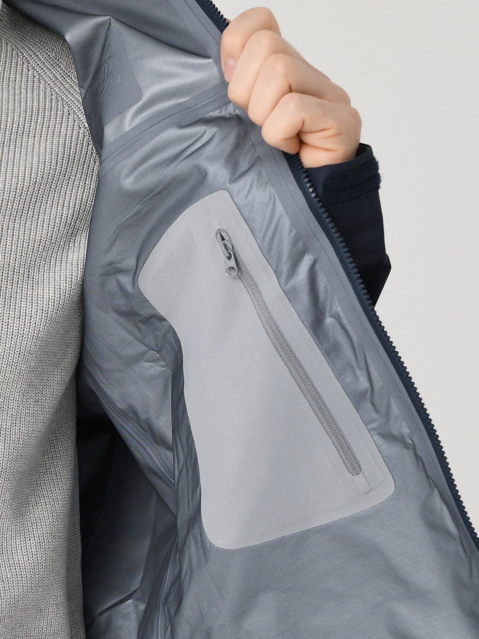 Arc`teryx Men's Beta Jacket - Image 5