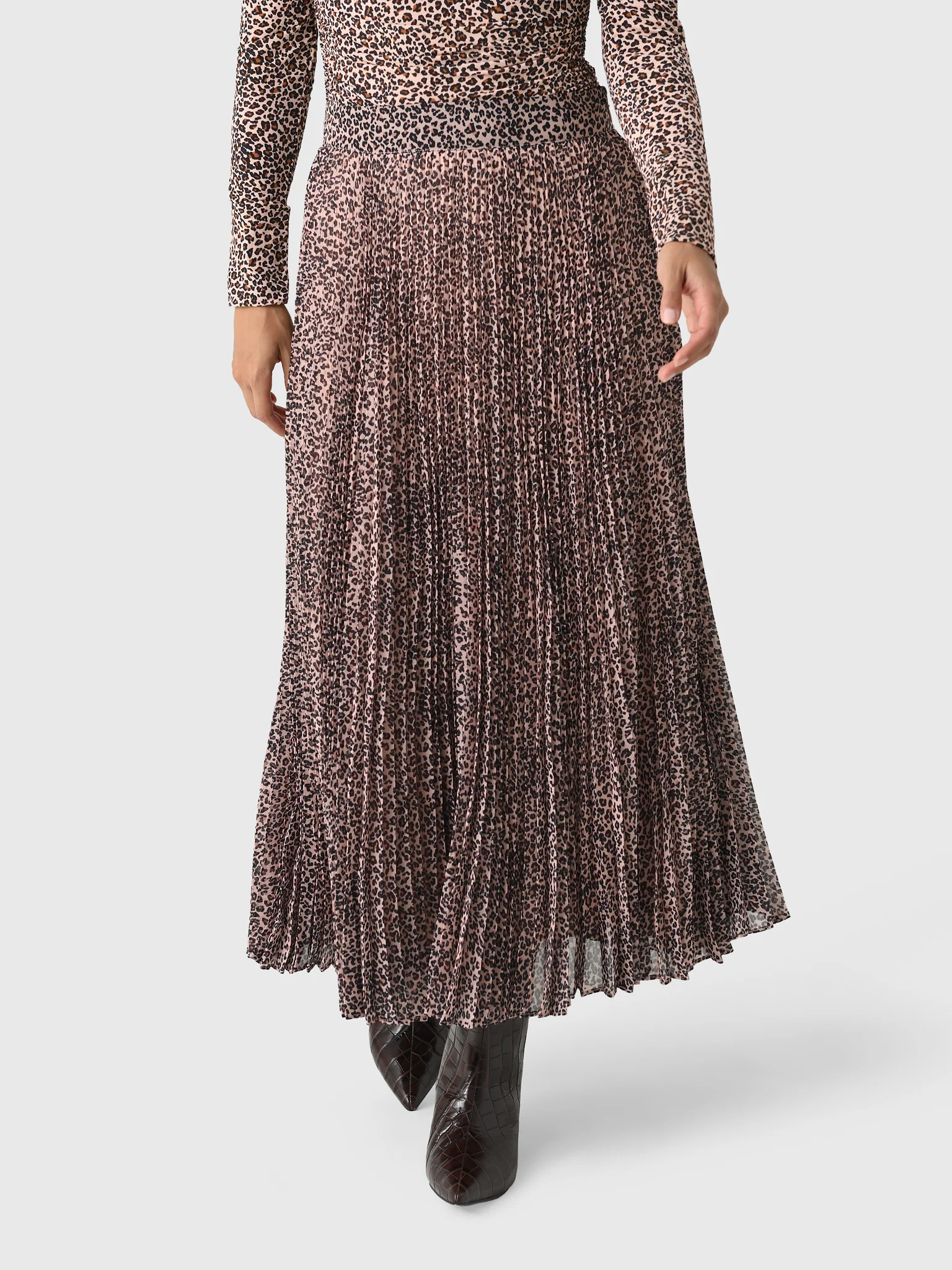 Farm Rio Women's Baby Leopard Pleated Maxi Skirt