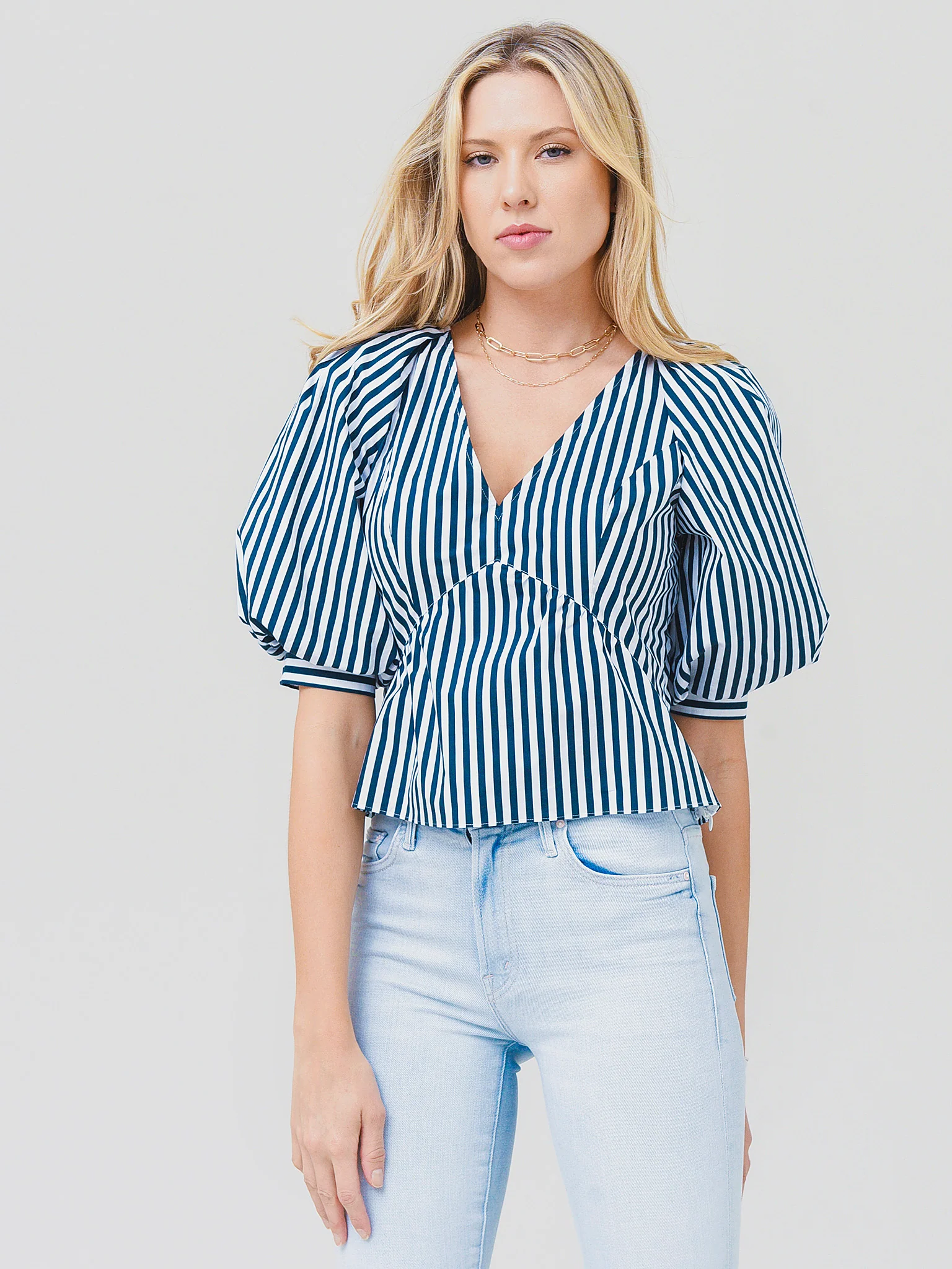 Frame Women's V-Neck Puff Sleeve Top