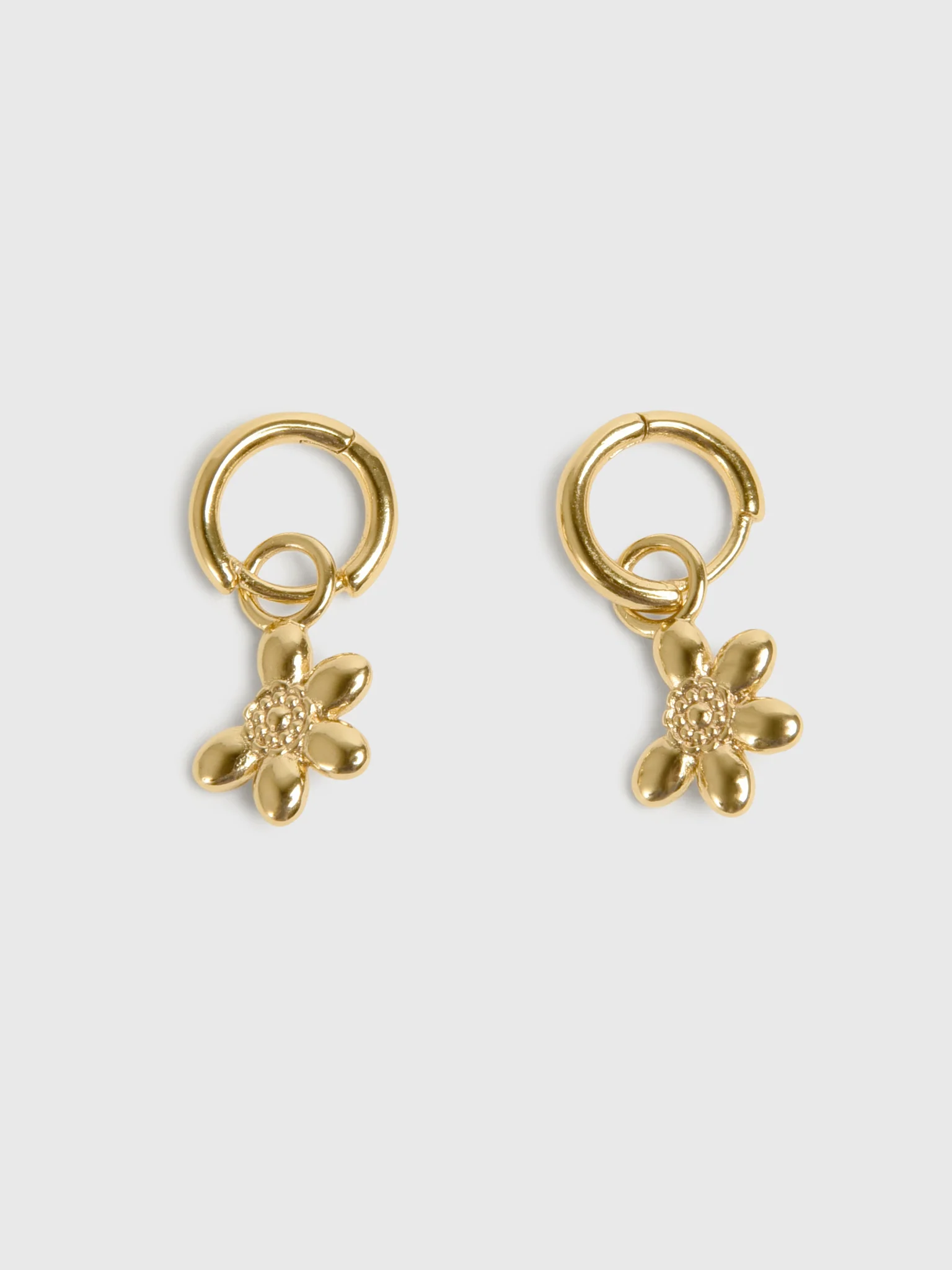 Hart Loves Me Flower Huggie Earrings