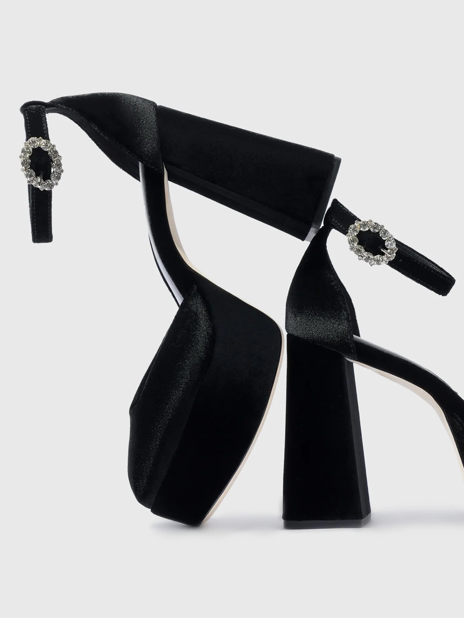 Larroude Women's Ari Velvet Pump - Image 2