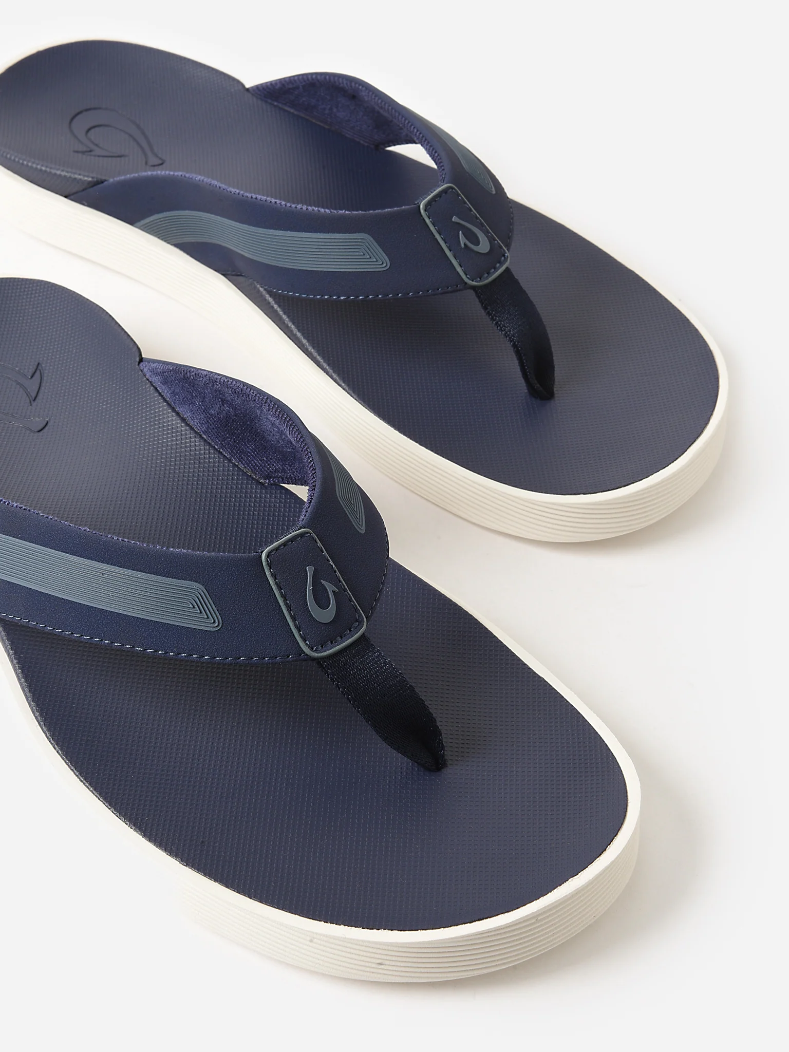 Olukai Men's Leeward Flip Flop - Image 4
