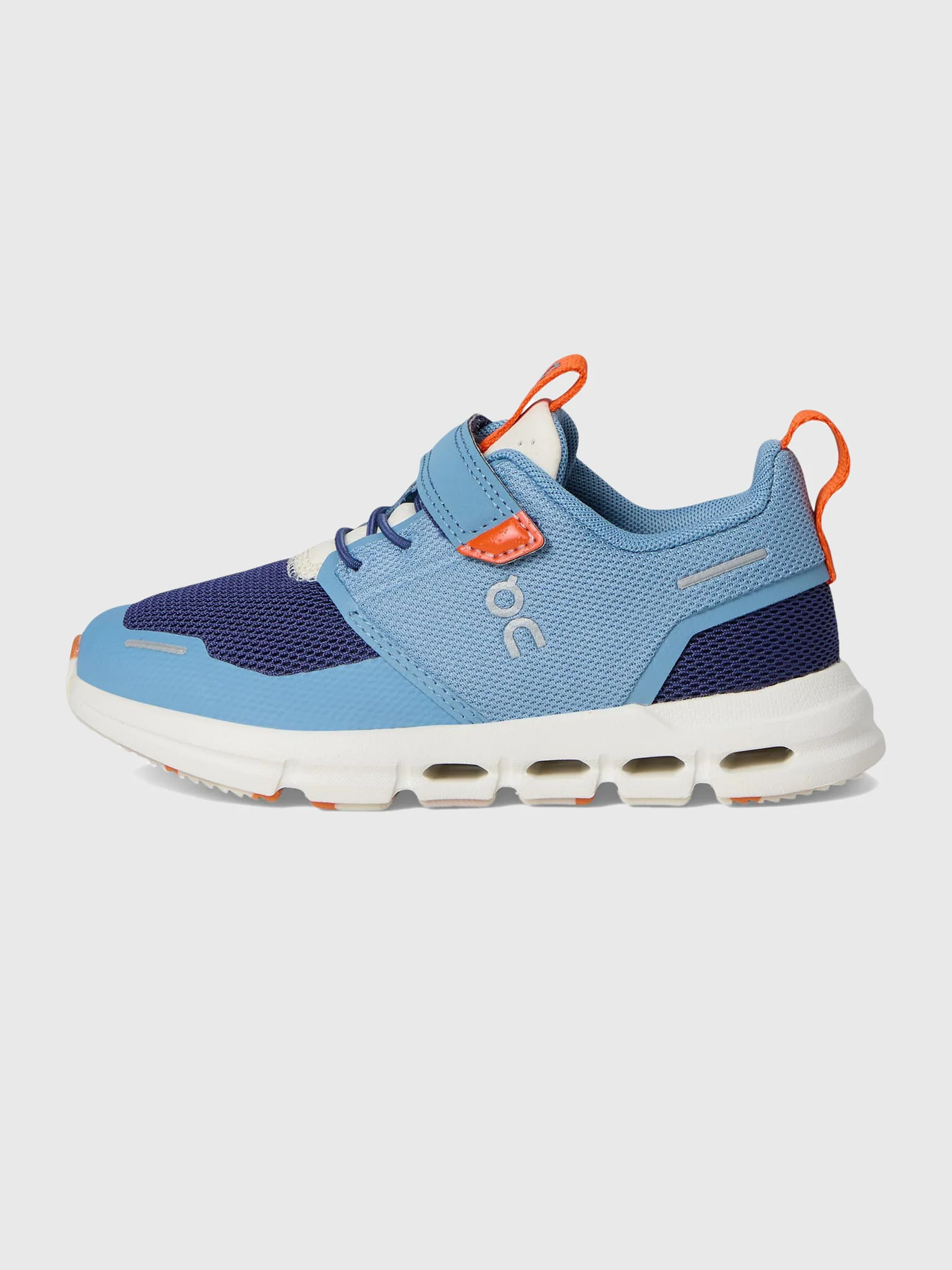 ON Kids' Cloud Play Sneaker - Image 4