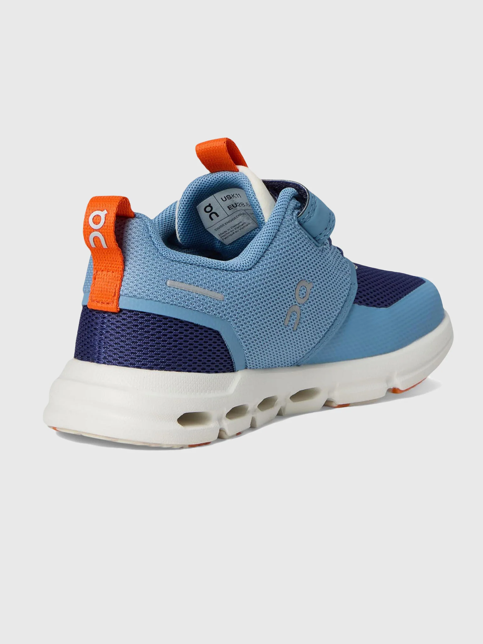 ON Kids' Cloud Play Sneaker - Image 5