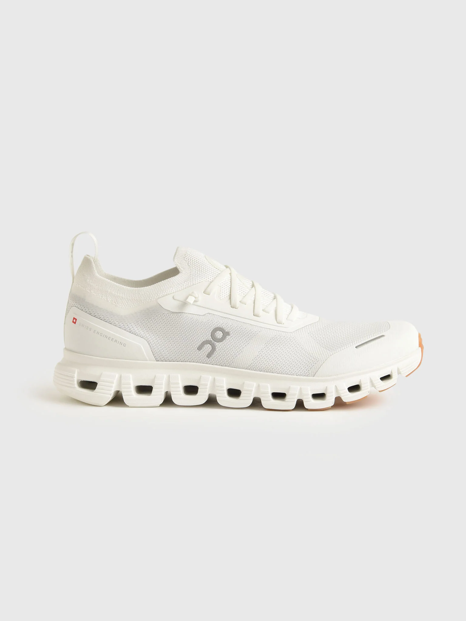 ON Women's Cloud 6 Versa Sneaker - Image 3