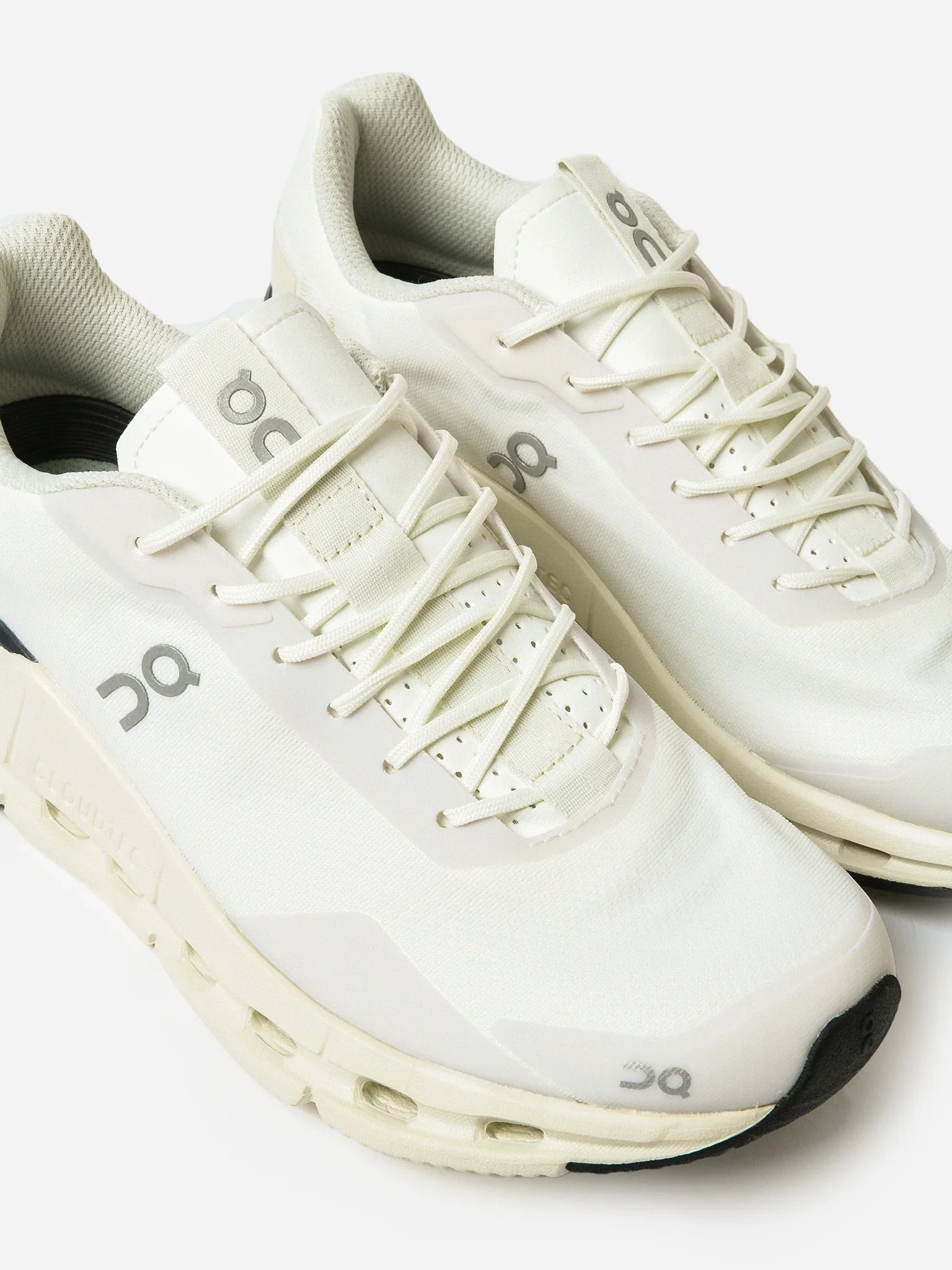 ON Women's Cloudnova Form Sneaker - Image 3