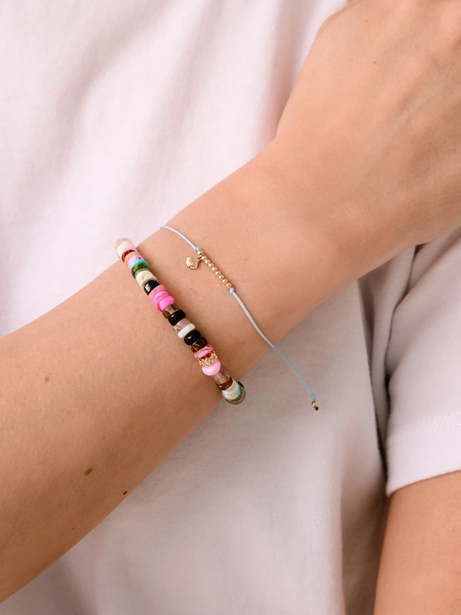 Sydney Evan Tiny Clam Shell Cord Bracelet - Image 2