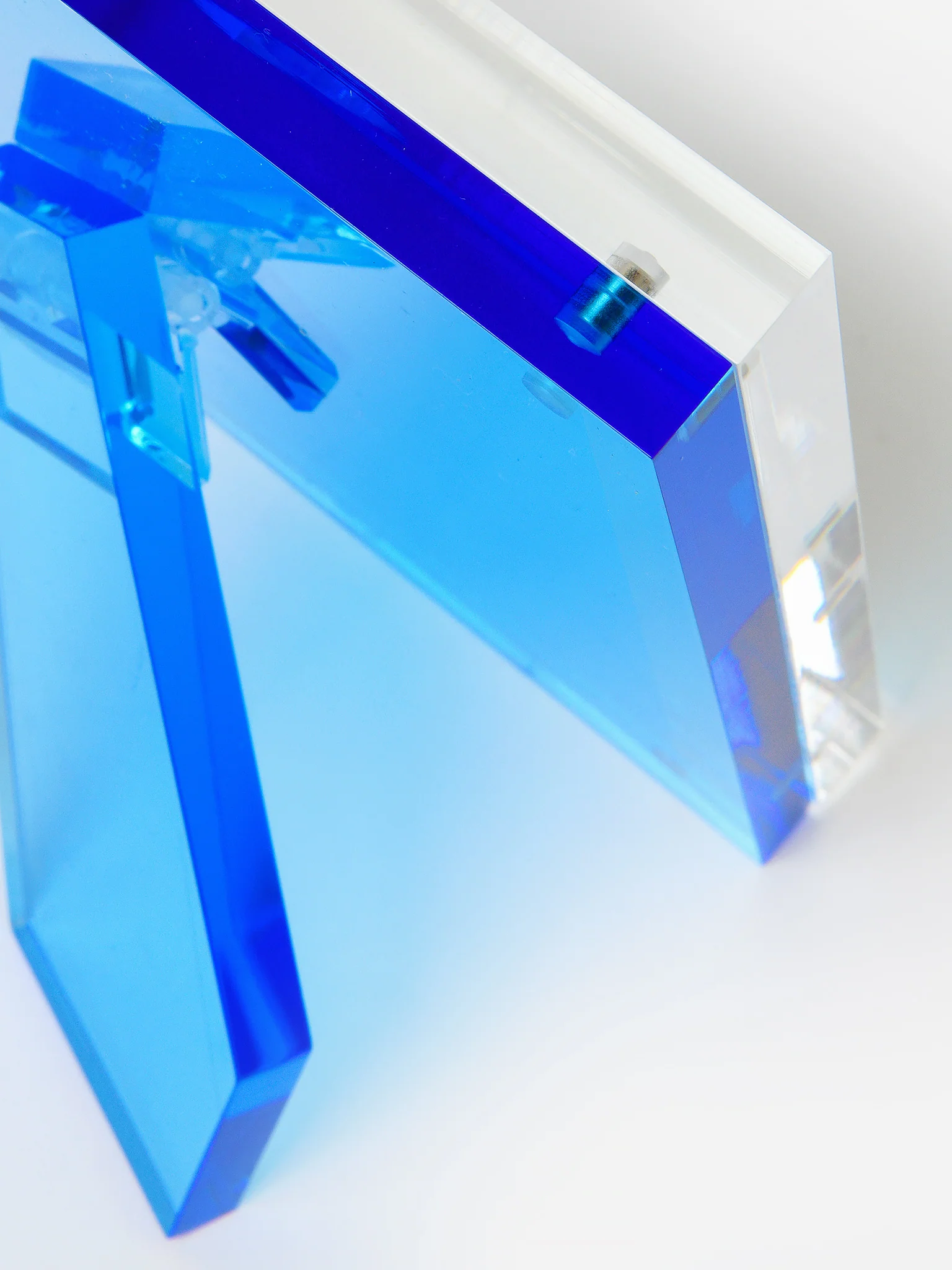 TIZO Lucite Blue Back 4x6 Photo Frame - Image 3