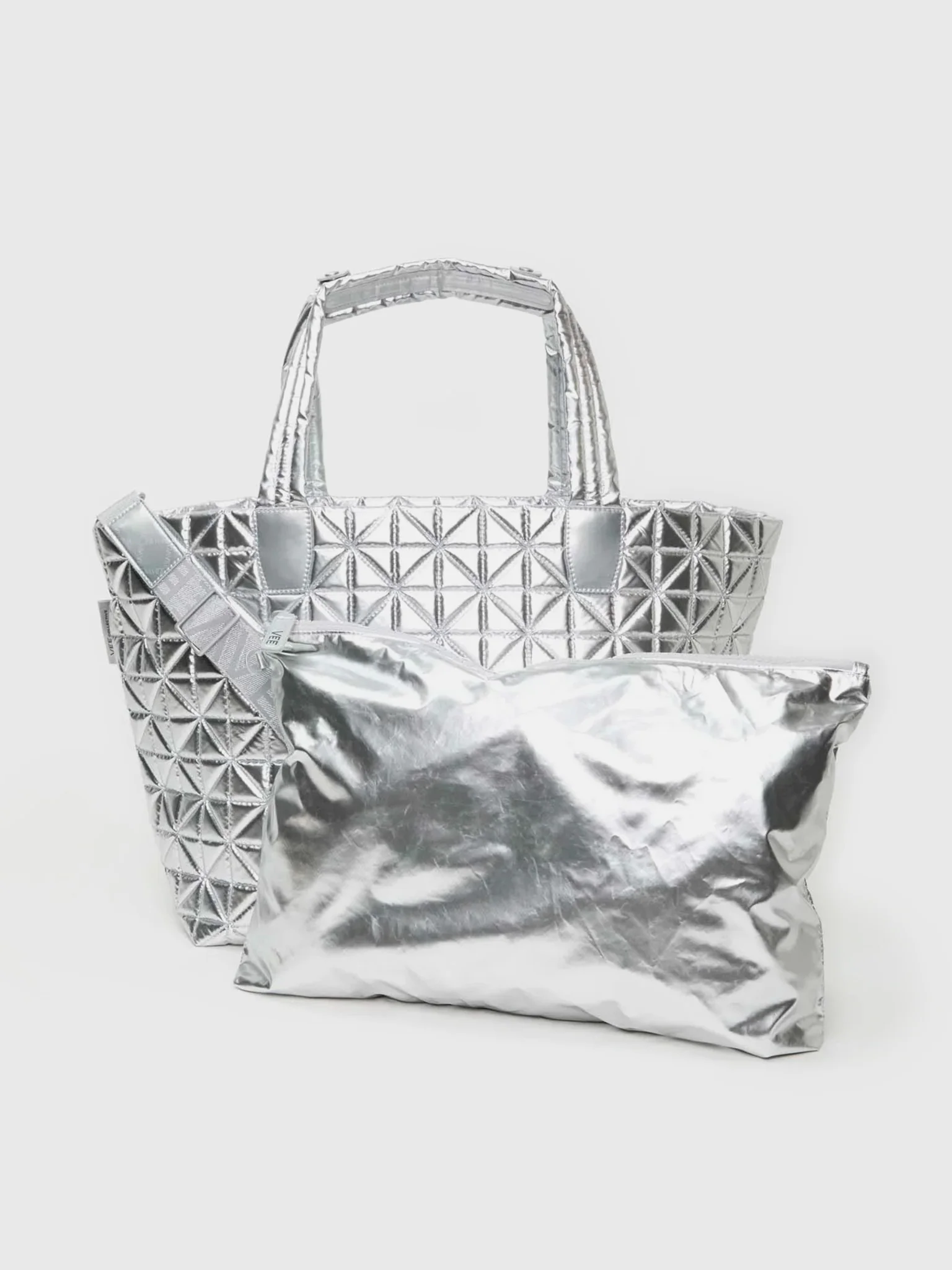 Vee Collective Vee Weekender Bag - Image 3