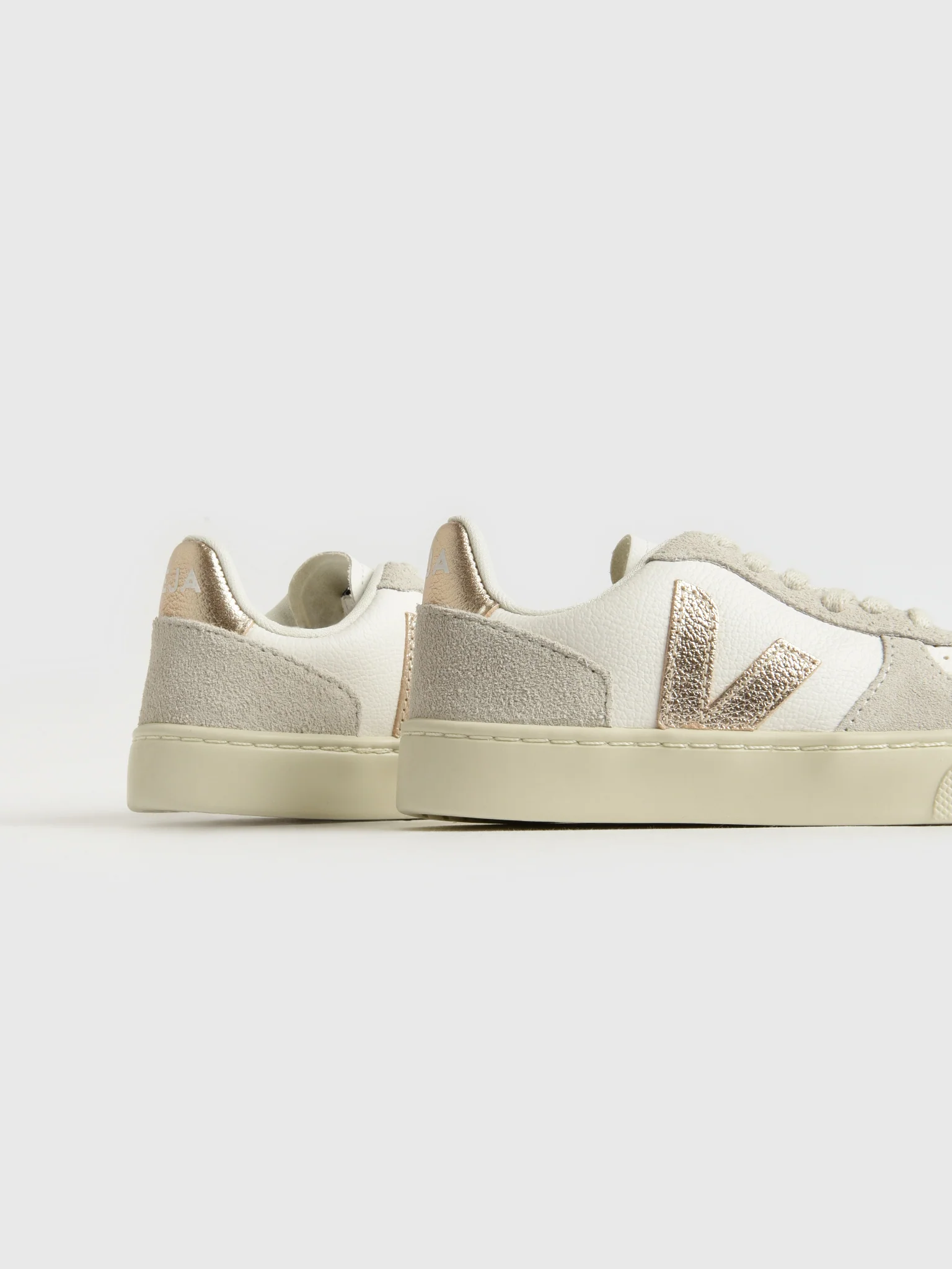 VEJA Kids' Small V-10 Leather Sneaker - Image 4