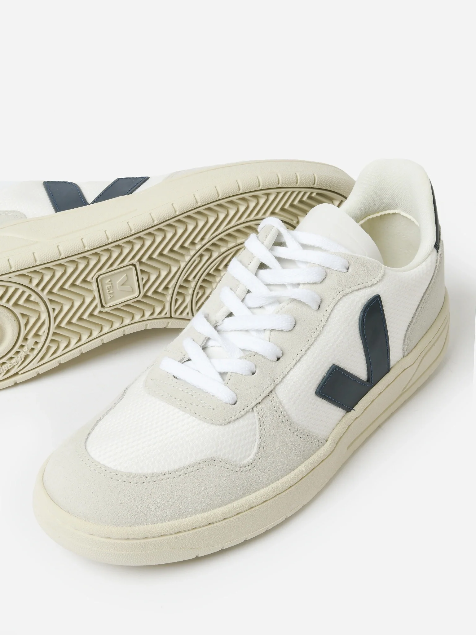 VEJA Men's V-10 B-Mesh Sneaker - Image 3