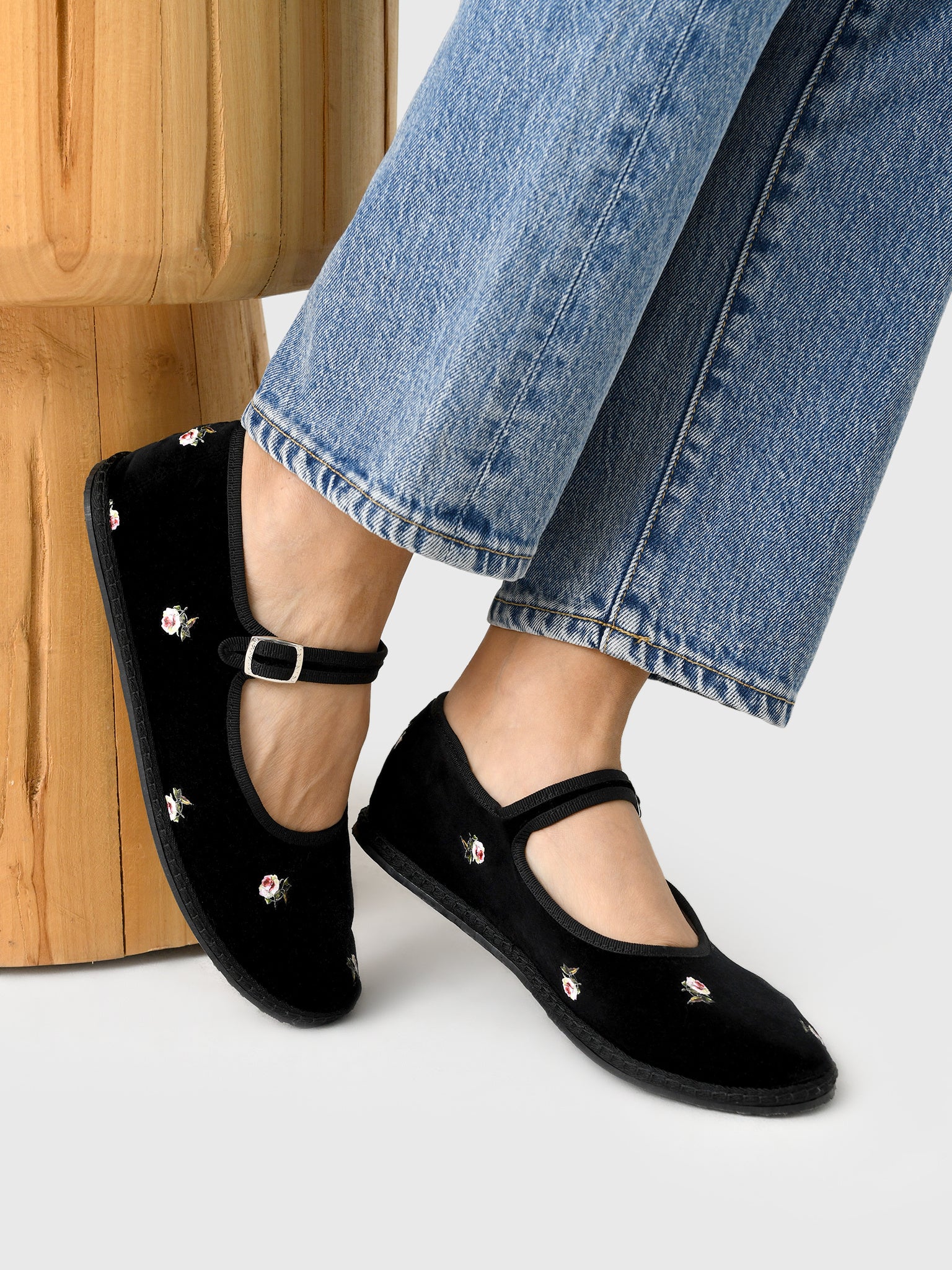 Vibi Venezia Women's Mary Jane Velvet Printed Flat - Image 2