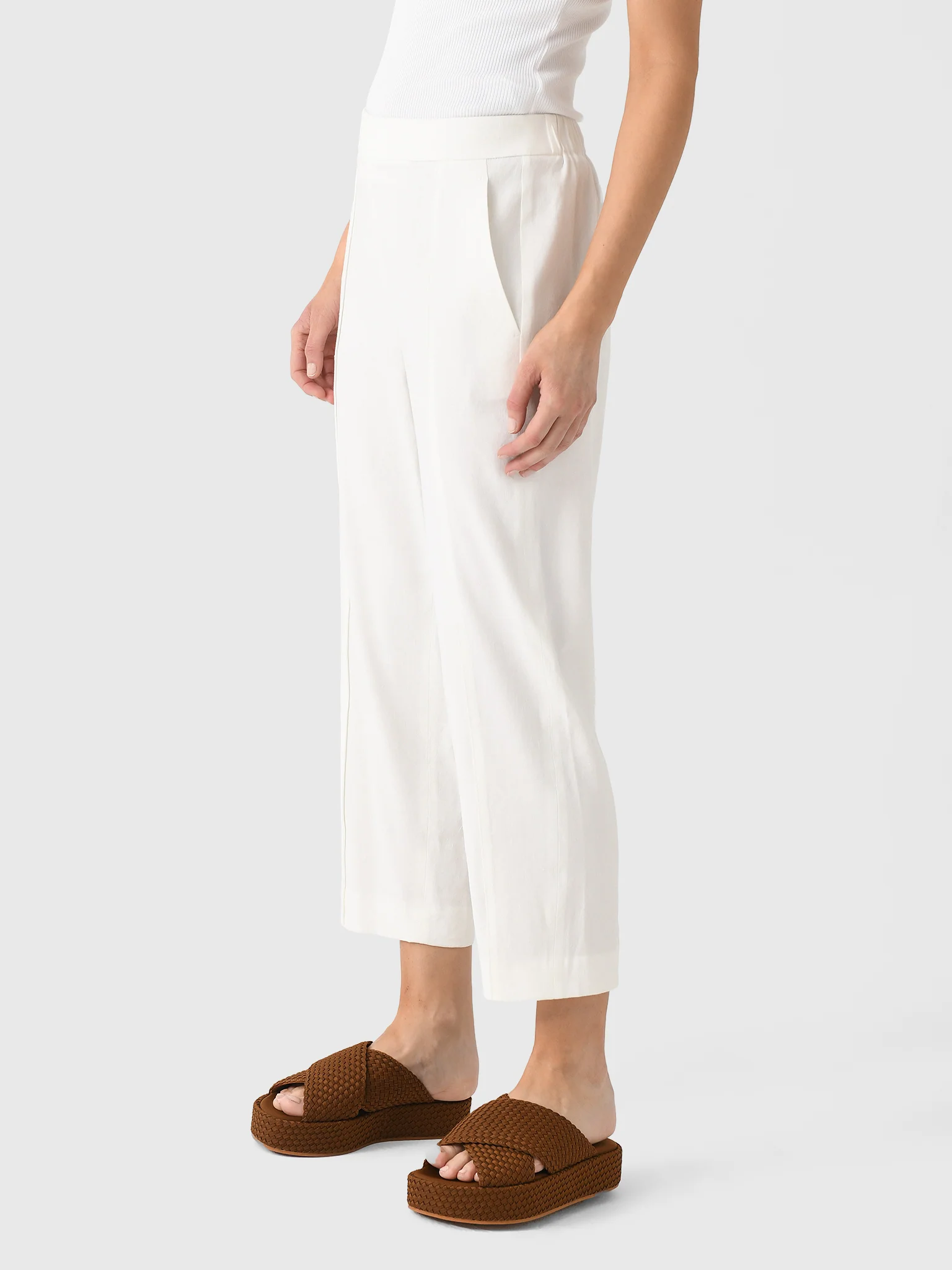 Vince Women's Linen-Blend Tapered Pull-On Pant - Image 3