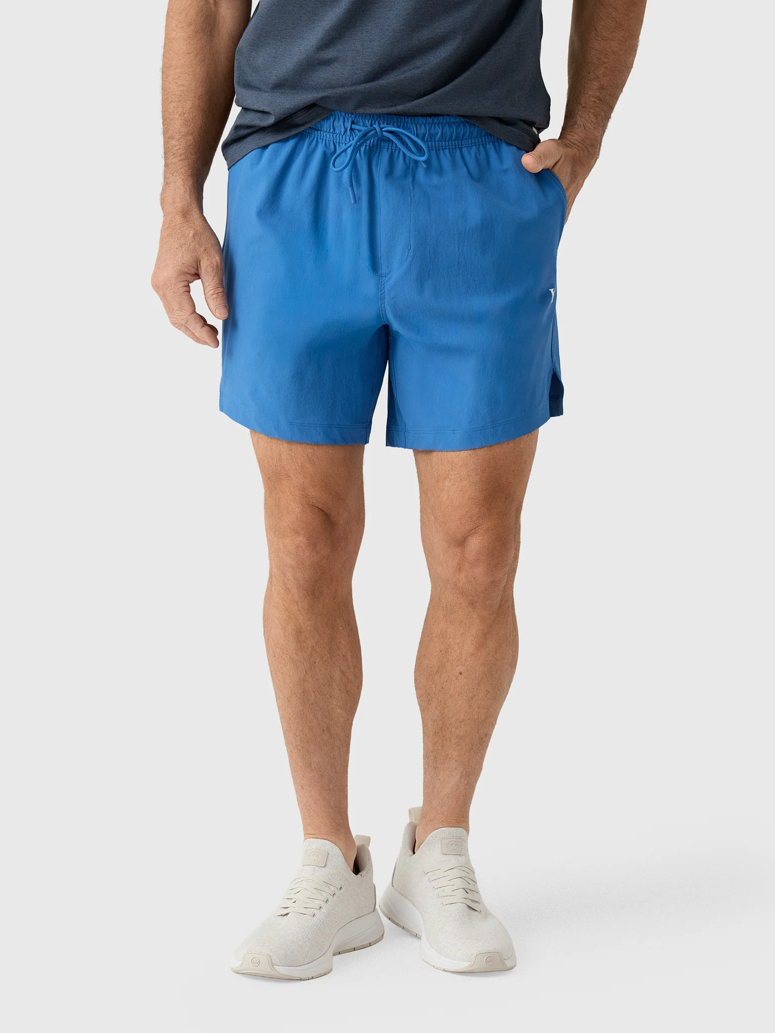 Vuori Men's Crosscourt Unlined 7" Short - Image 11