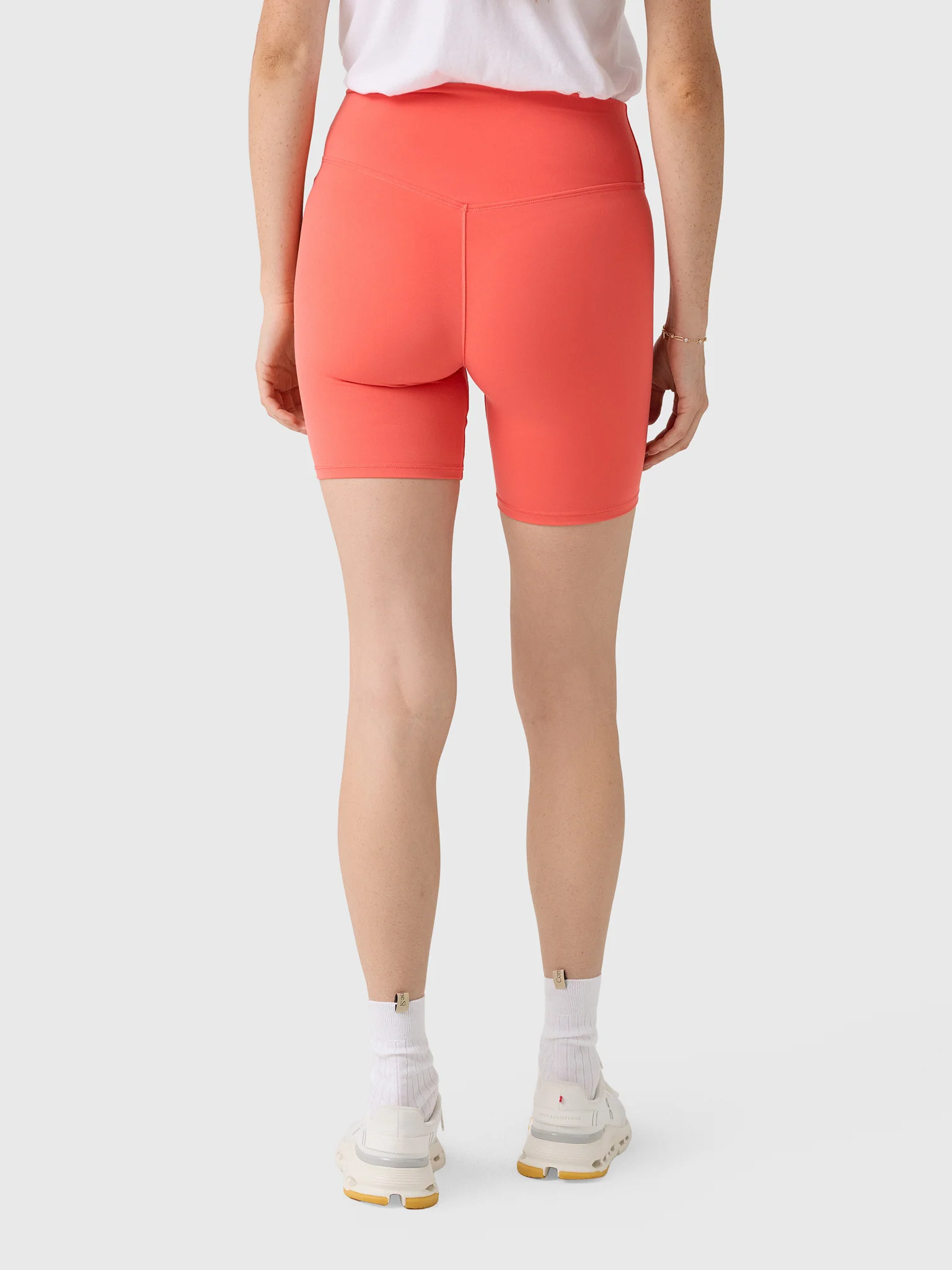 Vuori Women's AllTheForm 6" Short - Image 4
