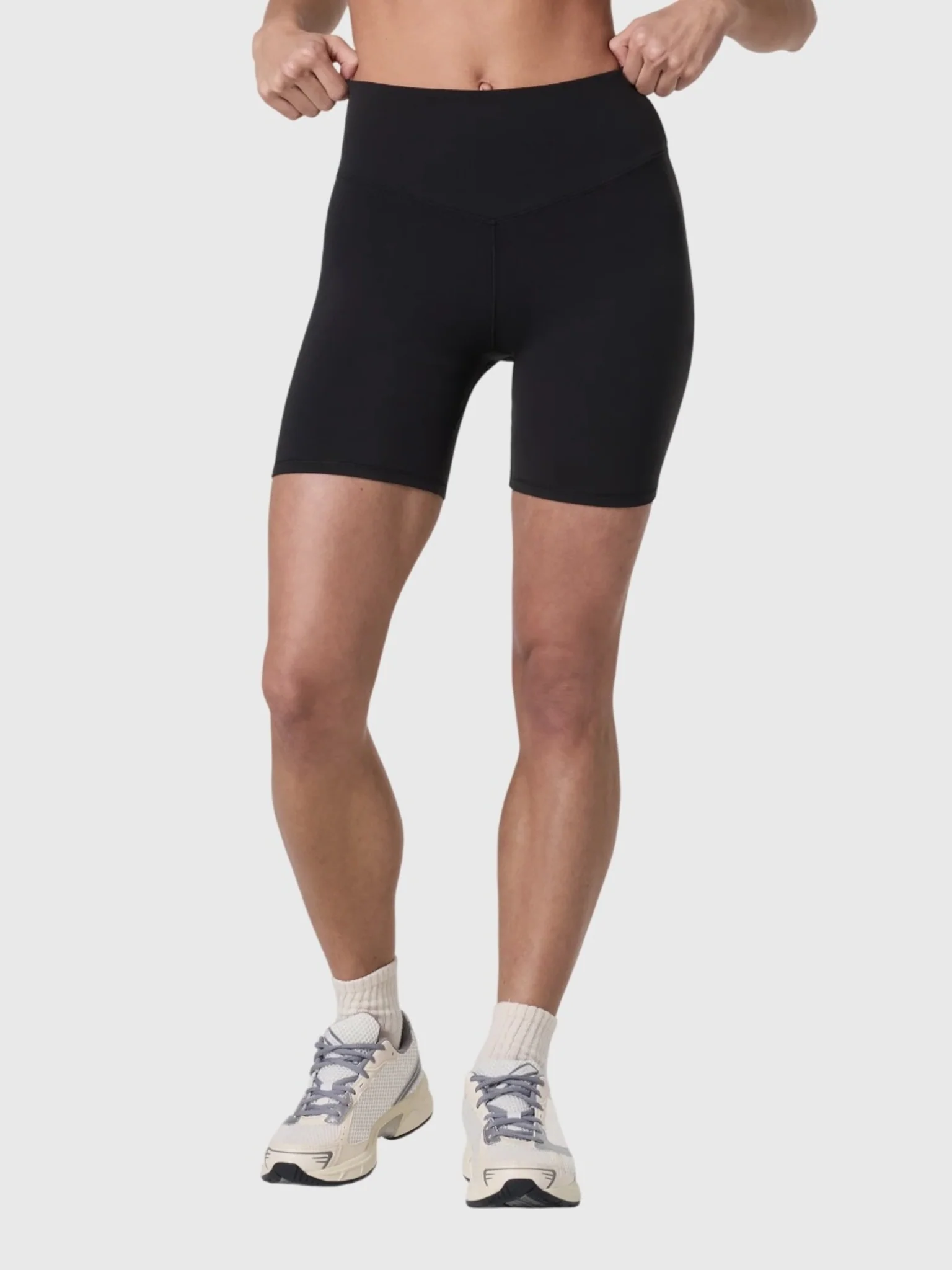 Vuori Women's AllTheForm 6" Short - Image 7