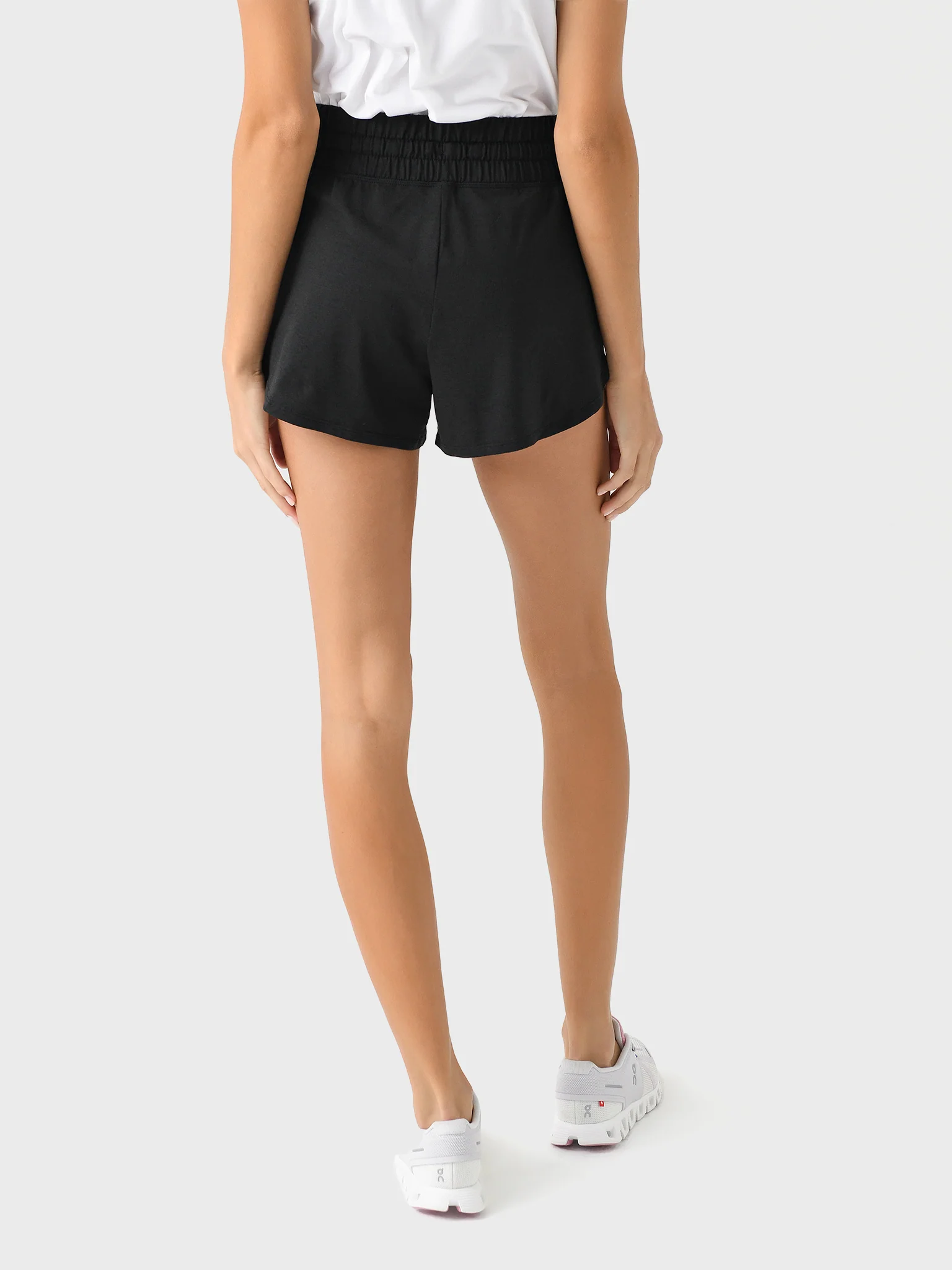 Vuori Women's Halo Performance Short 2.0 - Image 7