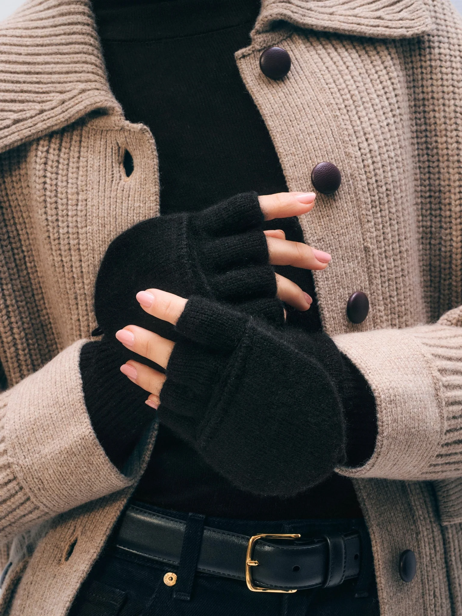 White + Warren Women's Cashmere Pop Top Gloves - Image 2